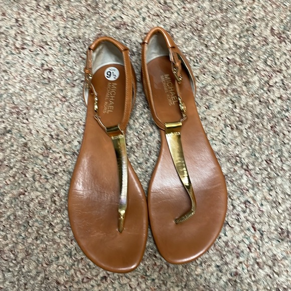 Michael kors leather gold thong sandals with gold hardware size 9.5 - Picture 2 of 9